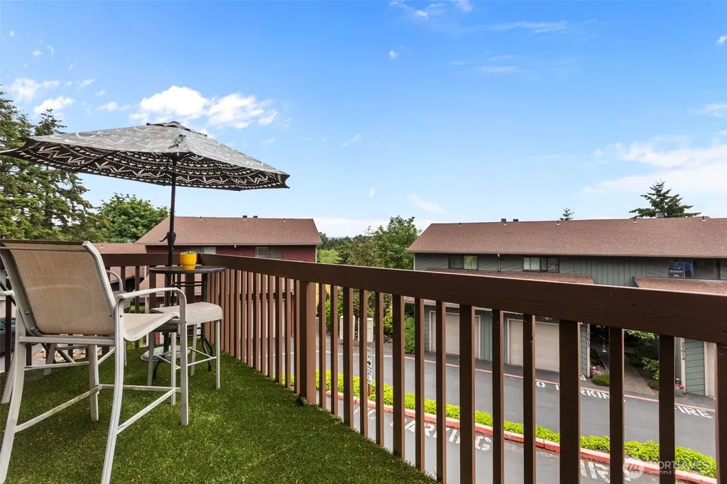 25042 Lake Fenwick Road Kent WA 25044