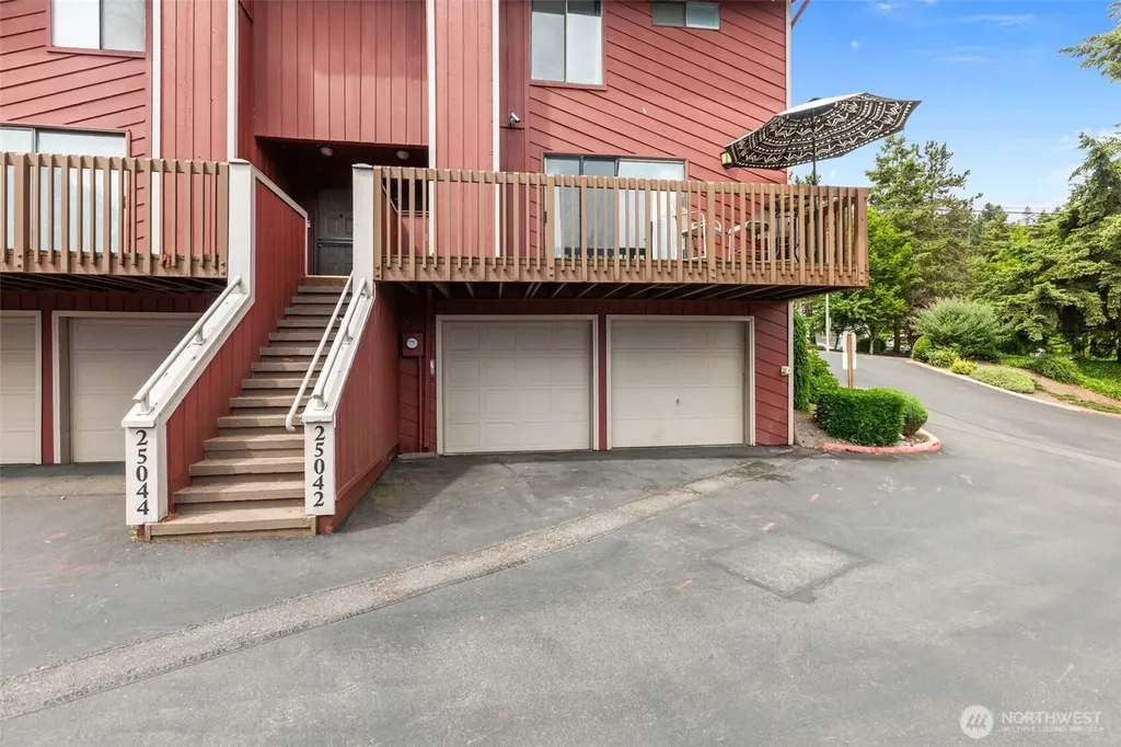 25042 Lake Fenwick Road Kent WA 25044