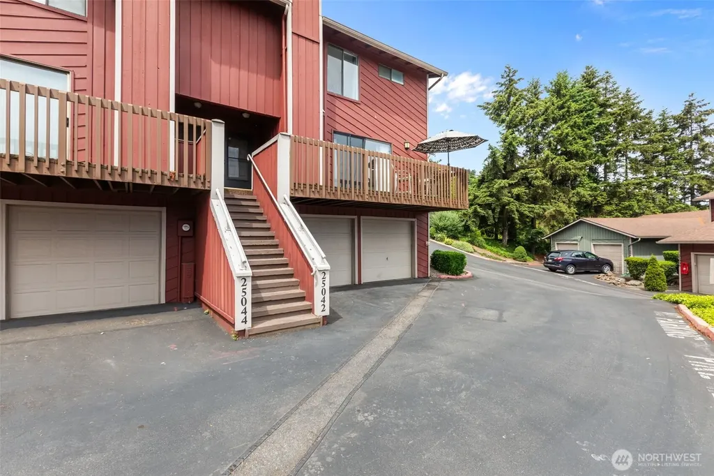 25042 Lake Fenwick Road Kent WA 25044