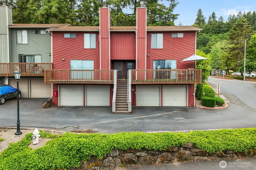 25042 Lake Fenwick Road Kent WA 25044
