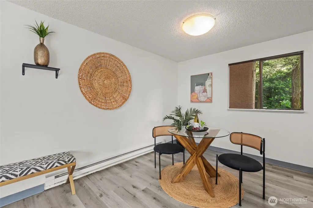 25042 Lake Fenwick Road Kent WA 25044