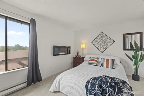 25042 Lake Fenwick Road Kent WA 25044