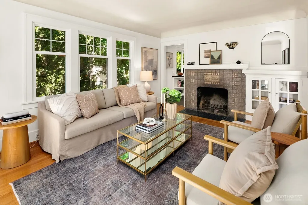 7032 15th Avenue NE Seattle WA 98115