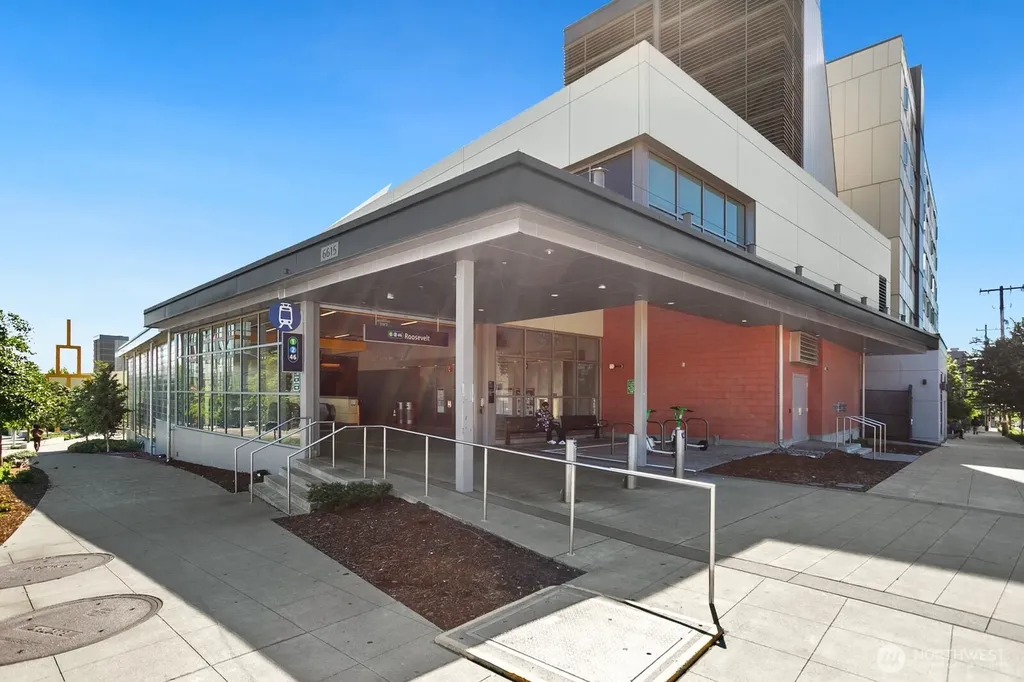 7032 15th Avenue NE Seattle WA 98115