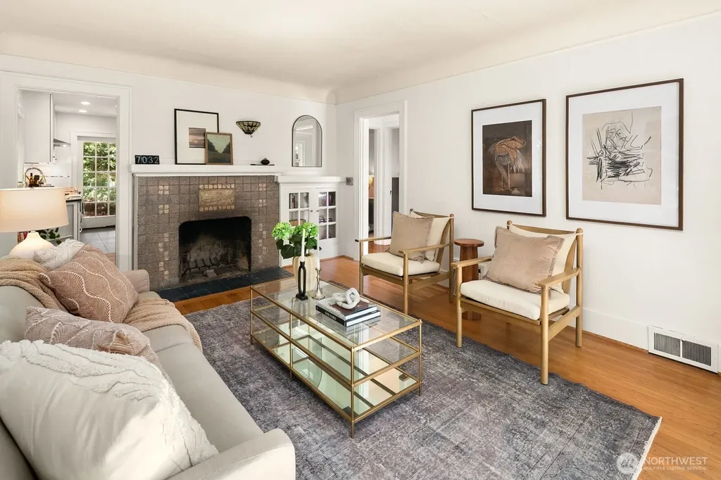 7032 15th Avenue NE Seattle WA 98115