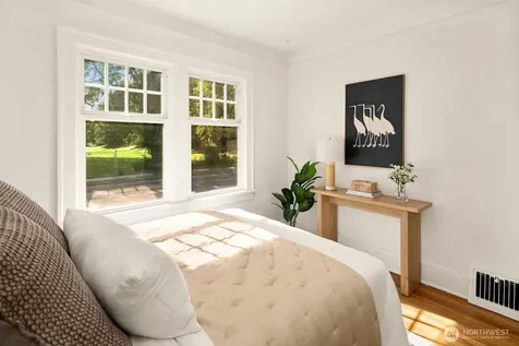 7032 15th Avenue NE Seattle WA 98115
