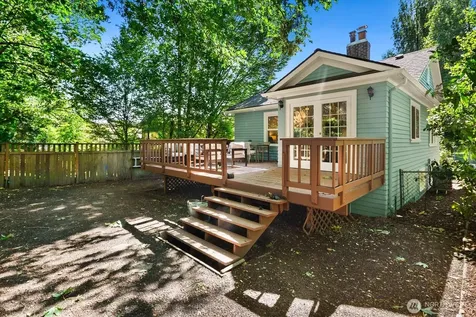 7032 15th Avenue NE Seattle WA 98115