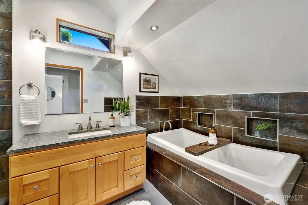 2409 E Alder Street Seattle WA 98122