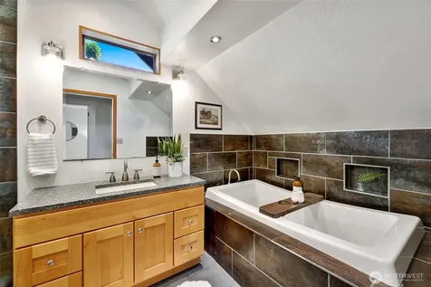 2409 E Alder Street Seattle WA 98122