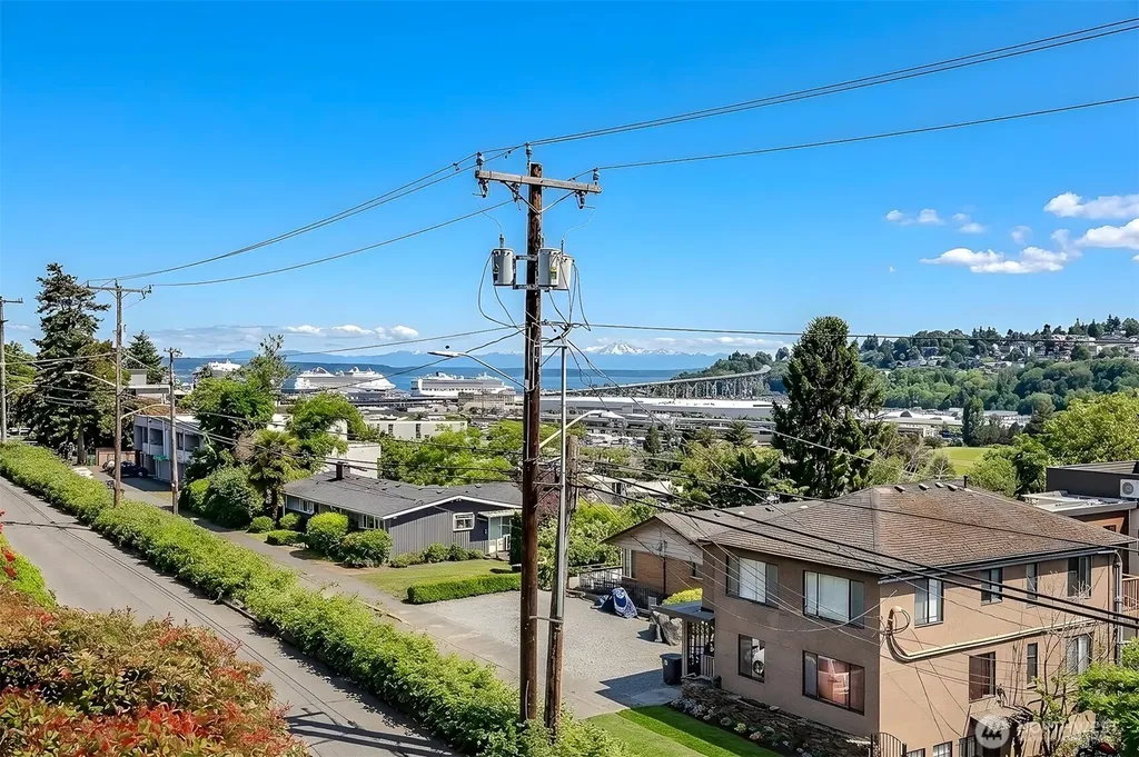 2625 13th Avenue W Seattle WA 98119
