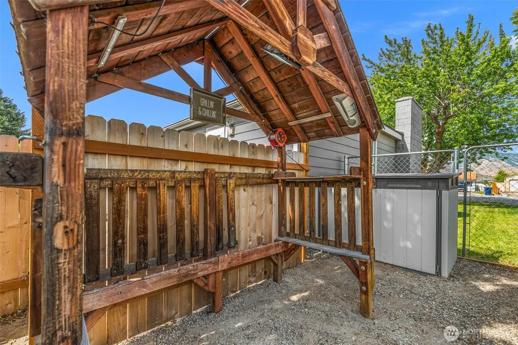 1219 N Ashland East Wenatchee WA 98802