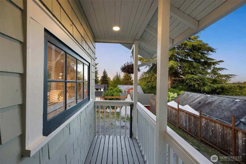 5704 35th Ave NE Seattle WA 98105