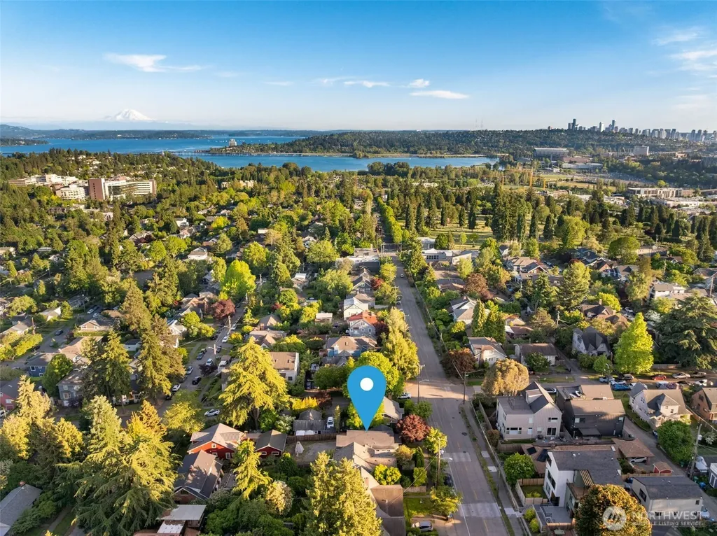 5704 35th Ave NE Seattle WA 98105