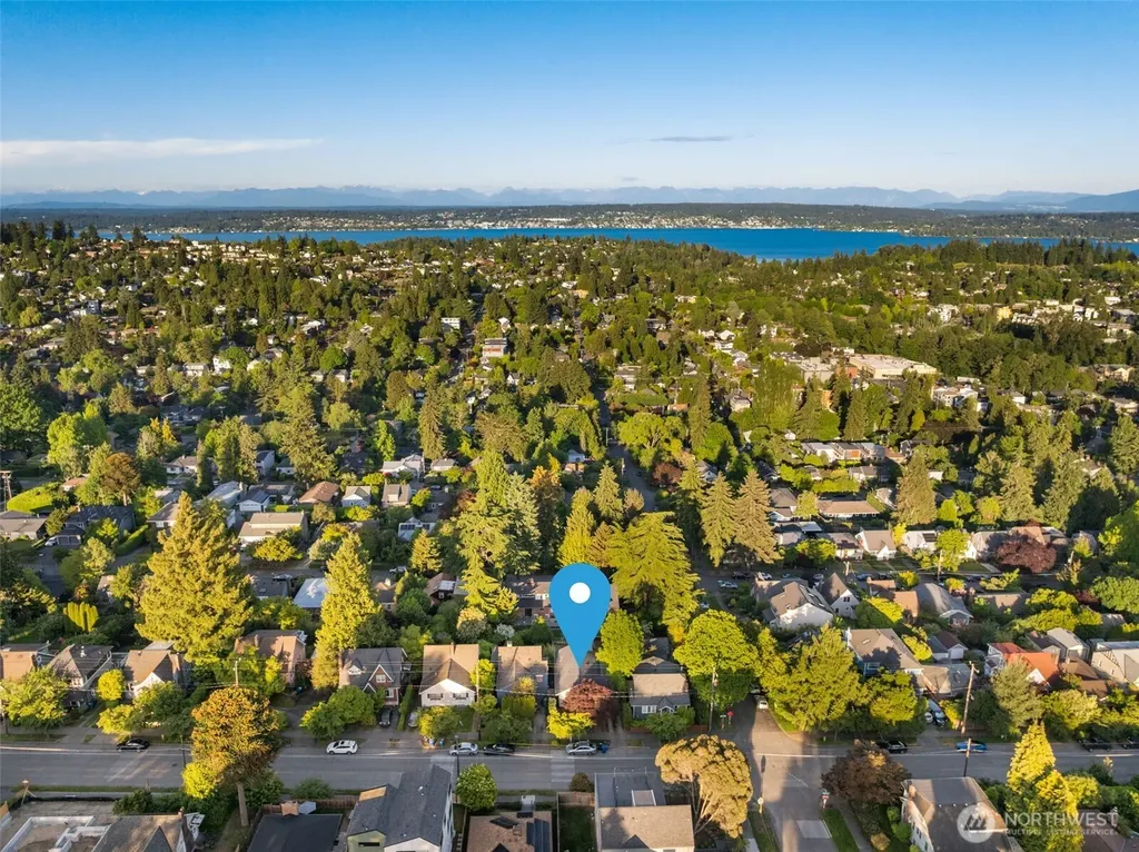 5704 35th Ave NE Seattle WA 98105