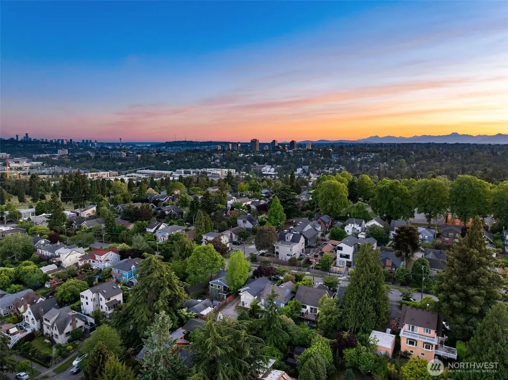 5704 35th Ave NE Seattle WA 98105
