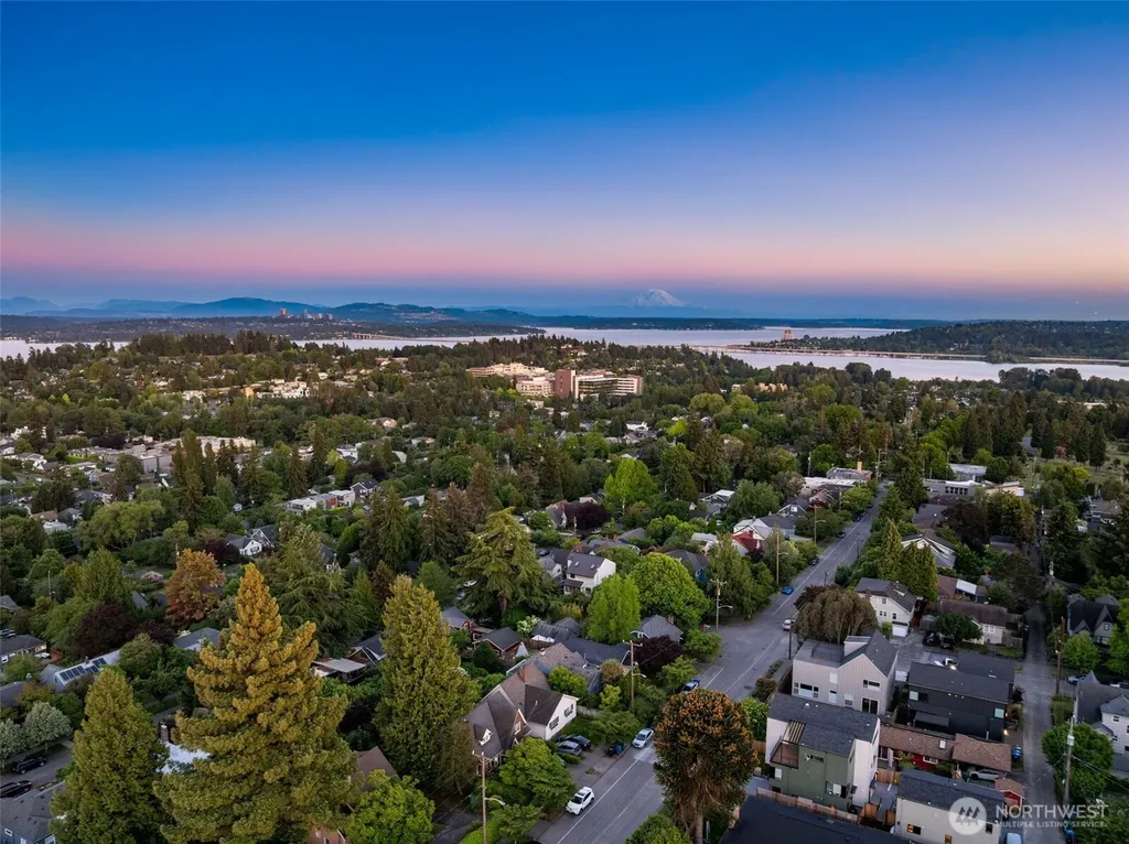 5704 35th Ave NE Seattle WA 98105