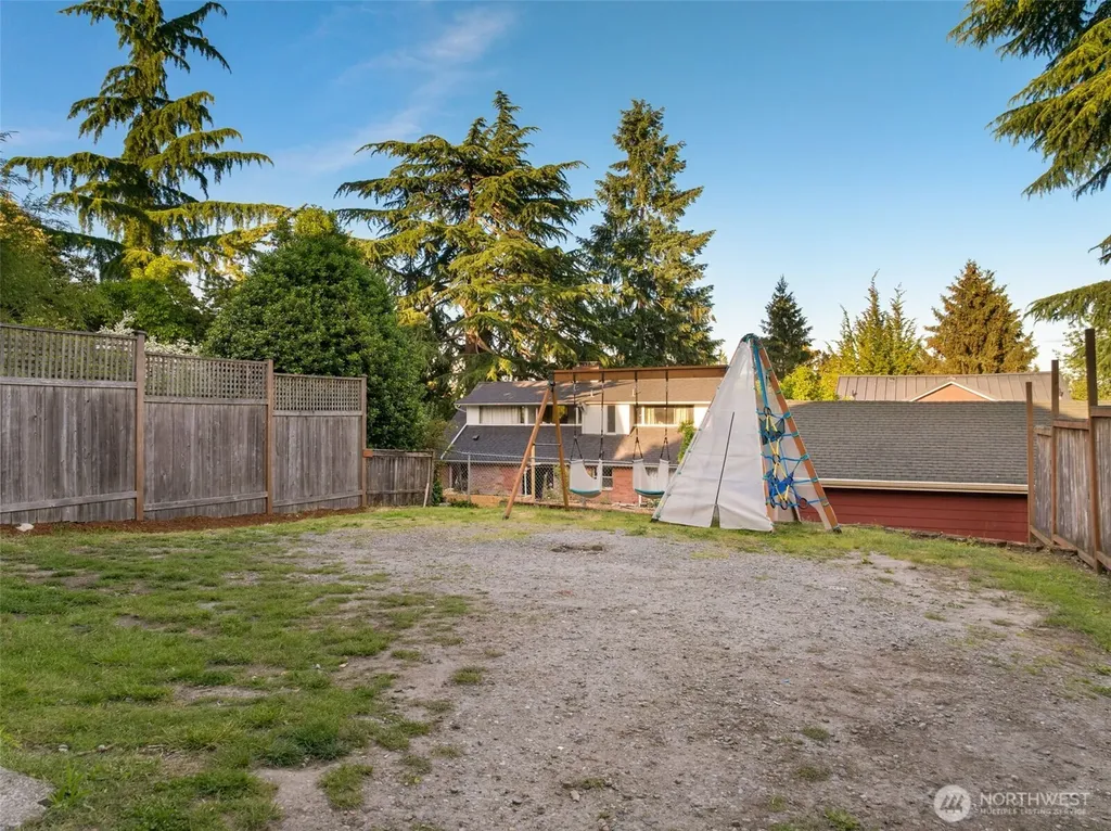 5704 35th Ave NE Seattle WA 98105