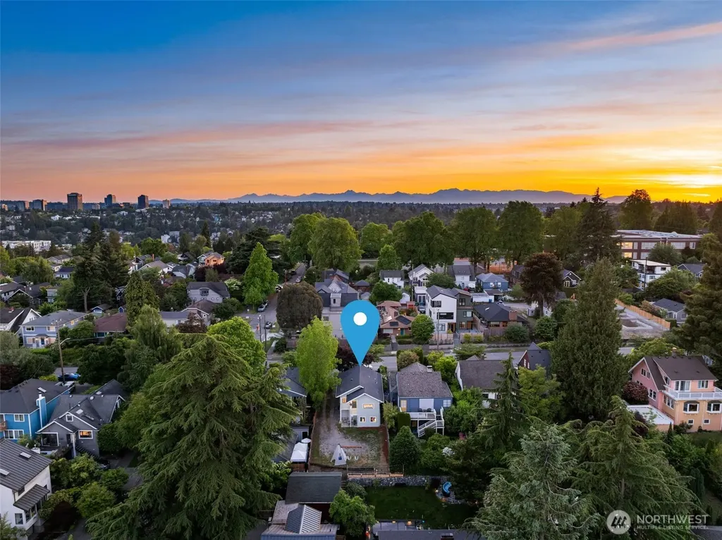 5704 35th Ave NE Seattle WA 98105