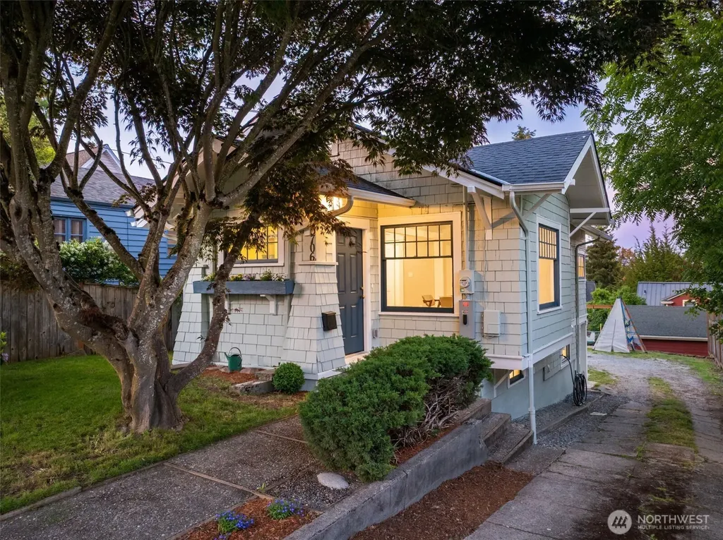5704 35th Ave NE Seattle WA 98105