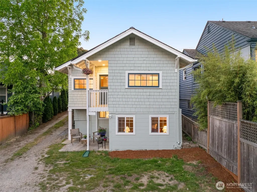 5704 35th Ave NE Seattle WA 98105