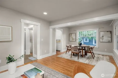 5704 35th Ave NE Seattle WA 98105