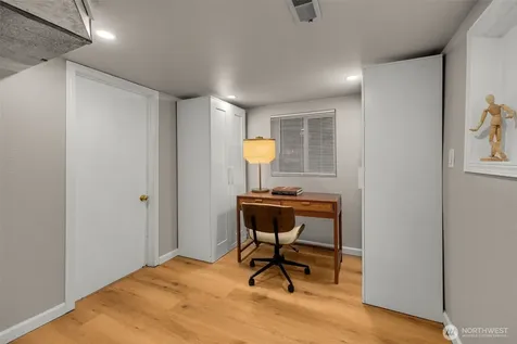 5704 35th Ave NE Seattle WA 98105