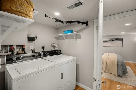 5704 35th Ave NE Seattle WA 98105