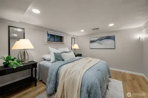 5704 35th Ave NE Seattle WA 98105