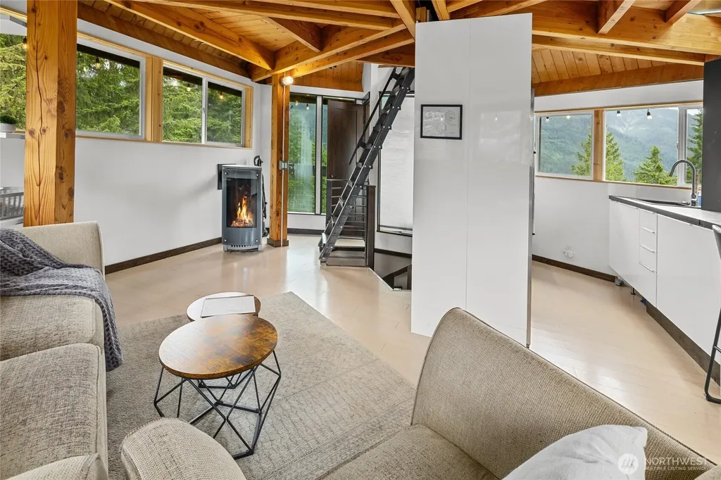 861 Via Kachess Road Easton WA 98925
