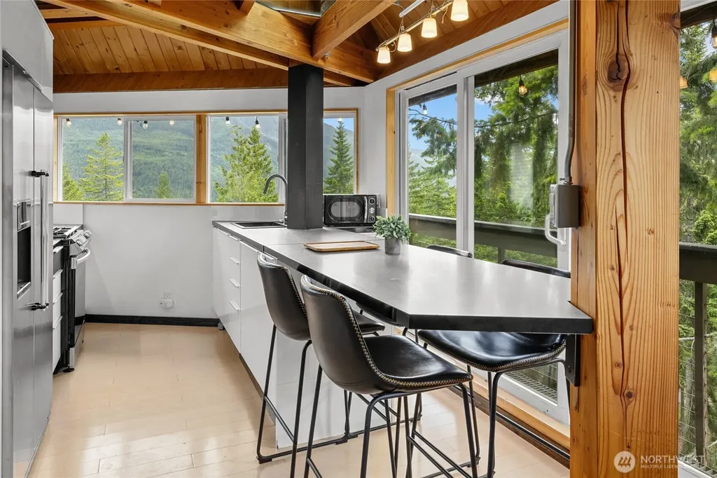 861 Via Kachess Road Easton WA 98925