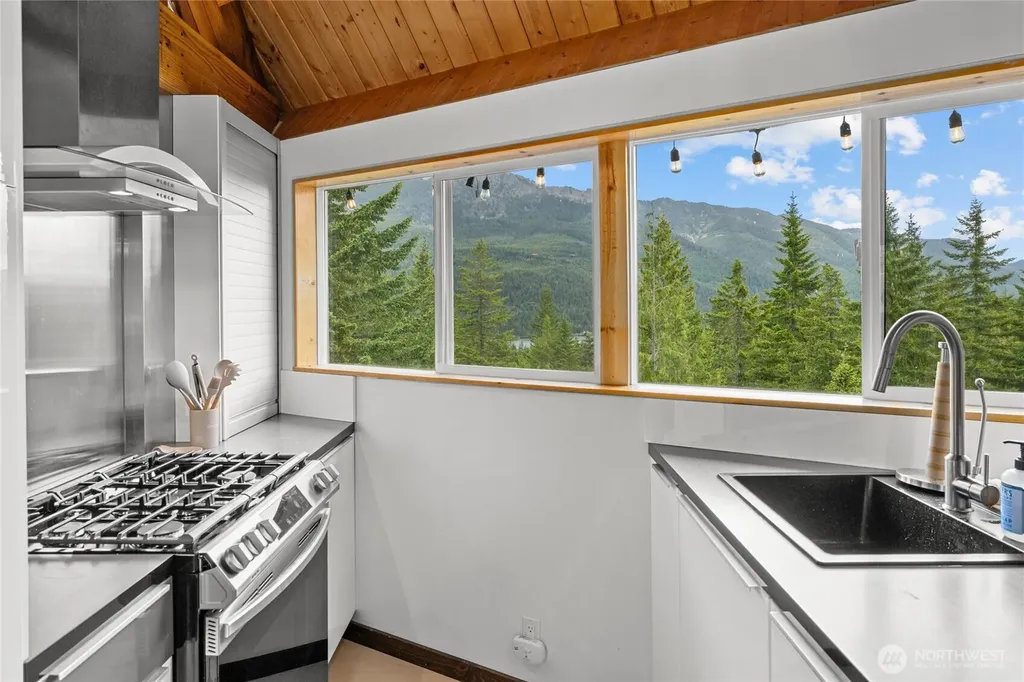 861 Via Kachess Road Easton WA 98925