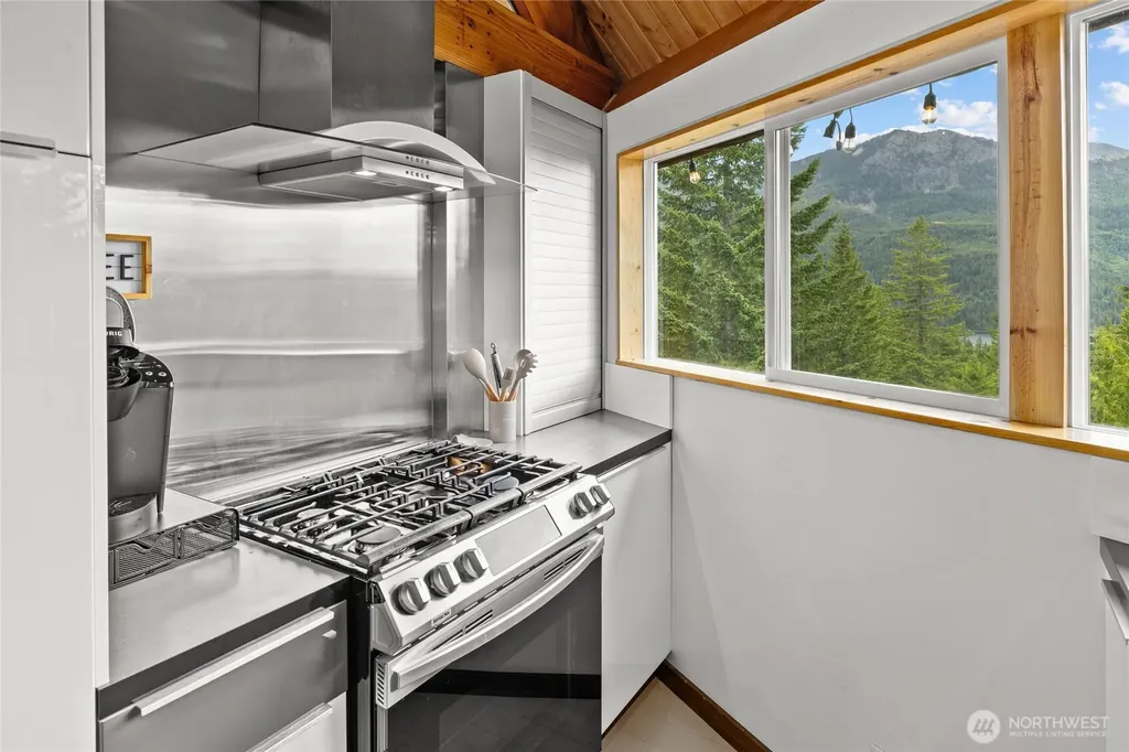 861 Via Kachess Road Easton WA 98925