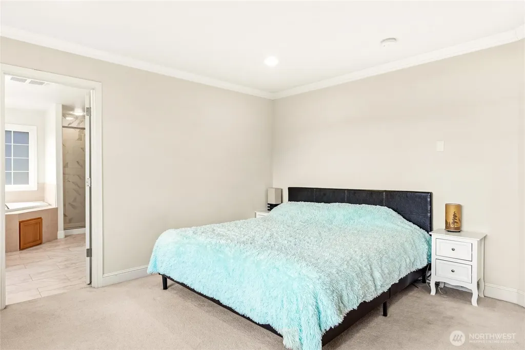 8218 NE 187th Way Kenmore WA 98028