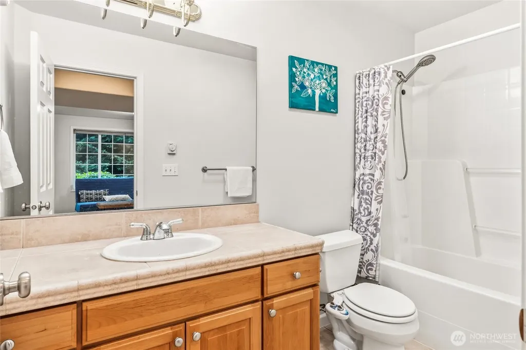 8218 NE 187th Way Kenmore WA 98028