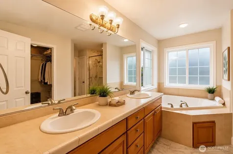 8218 NE 187th Way Kenmore WA 98028