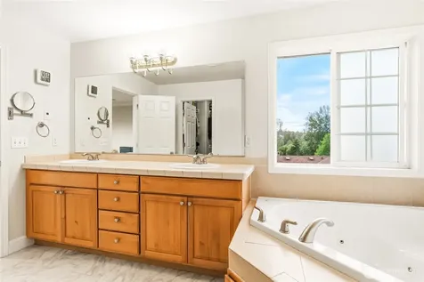 8218 NE 187th Way Kenmore WA 98028