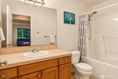 8218 NE 187th Way Kenmore WA 98028