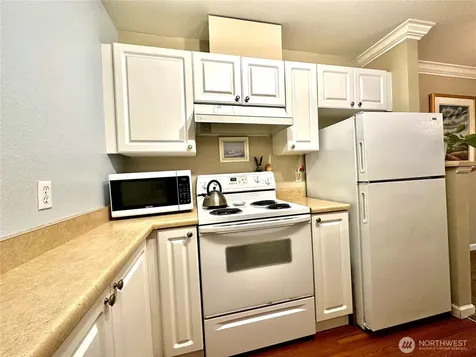 33020 10th Avenue SW Federal Way WA 98023