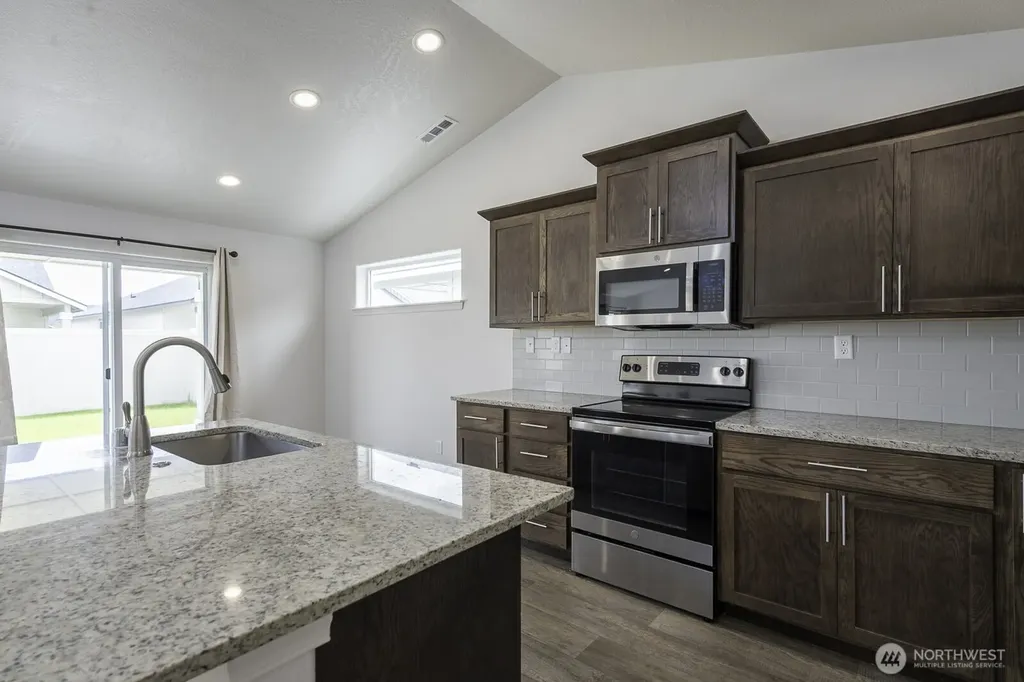 1013 W Maple Drive Moses Lake WA 98837