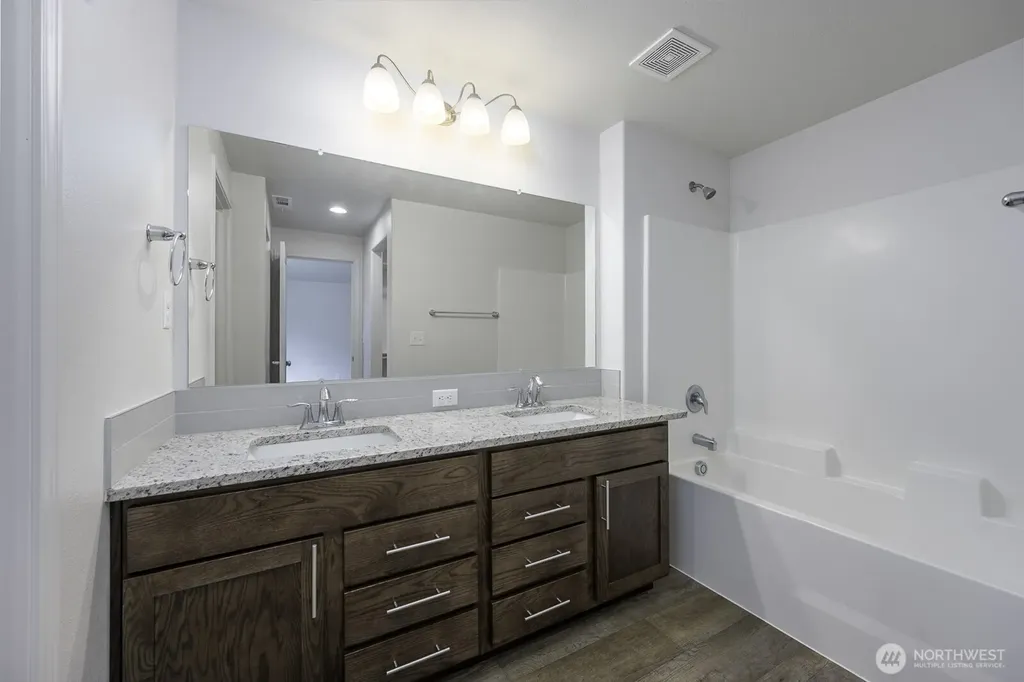1013 W Maple Drive Moses Lake WA 98837