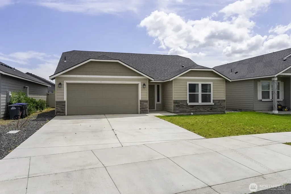 1013 W Maple Drive Moses Lake WA 98837