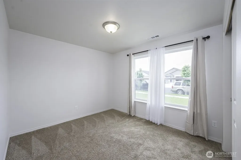 1013 W Maple Drive Moses Lake WA 98837