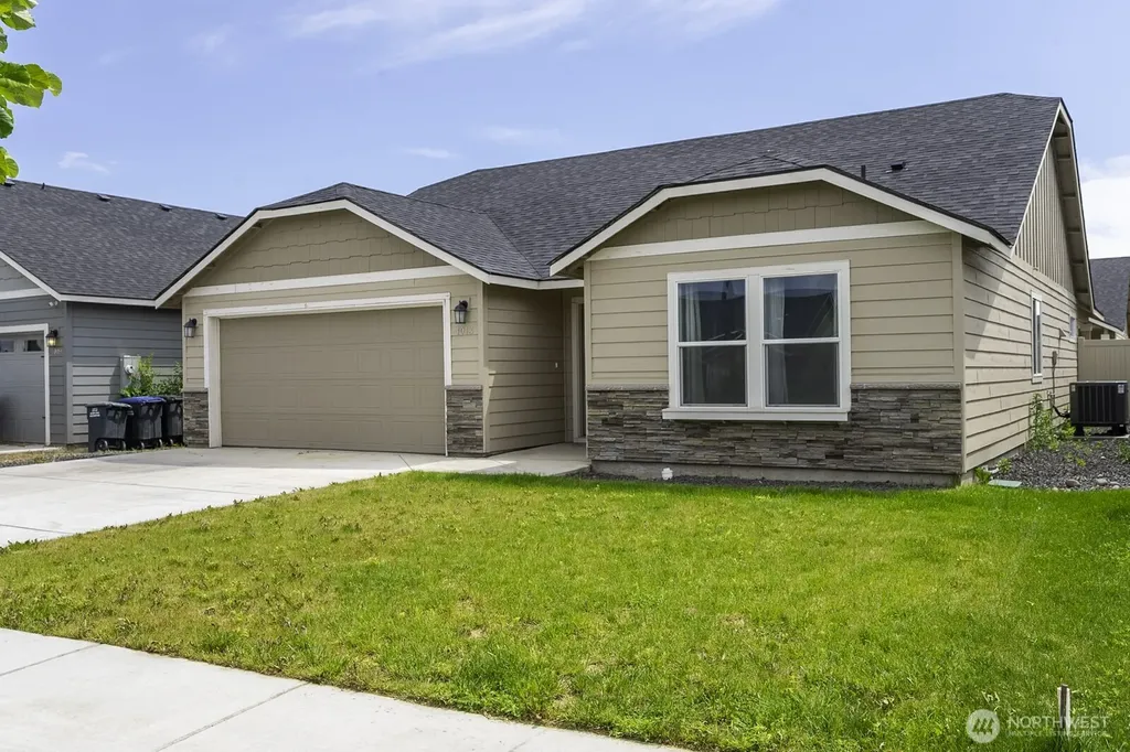1013 W Maple Drive Moses Lake WA 98837