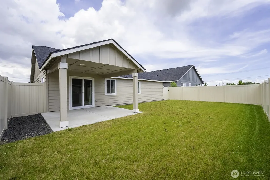 1013 W Maple Drive Moses Lake WA 98837