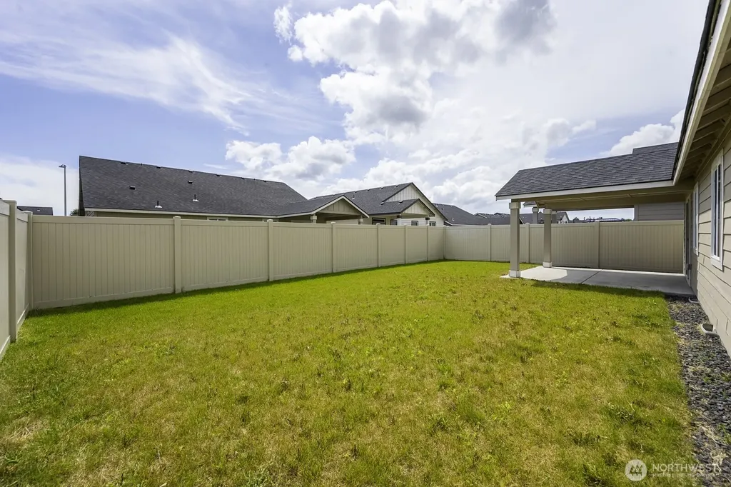 1013 W Maple Drive Moses Lake WA 98837