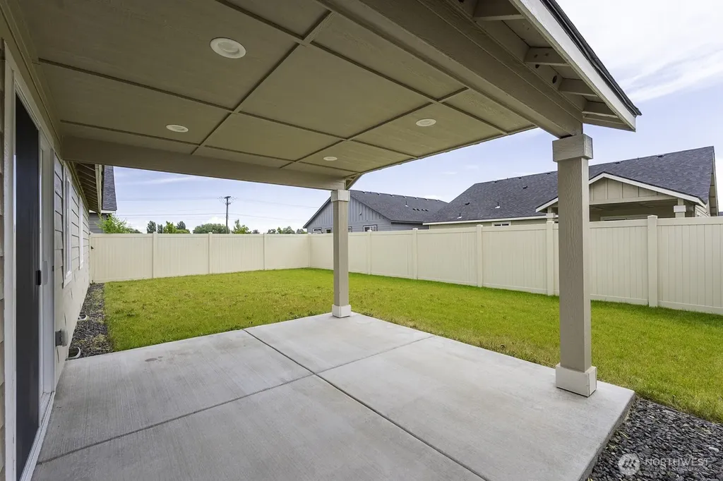 1013 W Maple Drive Moses Lake WA 98837