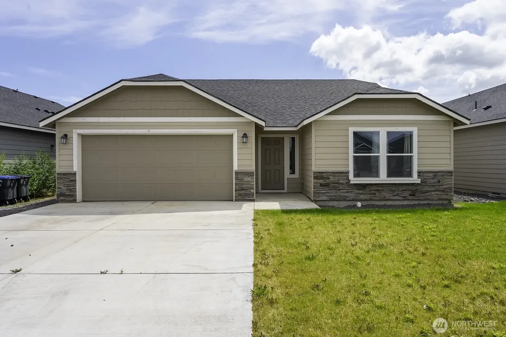 1013 W Maple Drive Moses Lake WA 98837