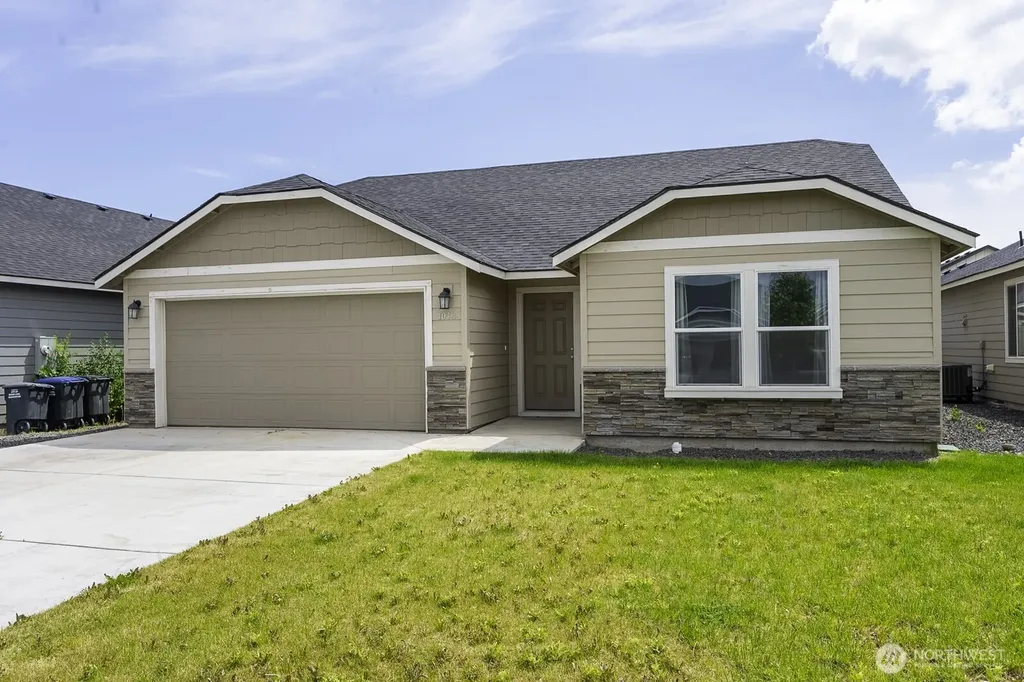 1013 W Maple Drive Moses Lake WA 98837