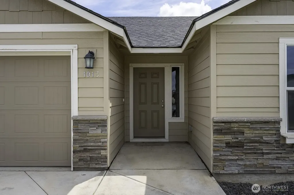1013 W Maple Drive Moses Lake WA 98837