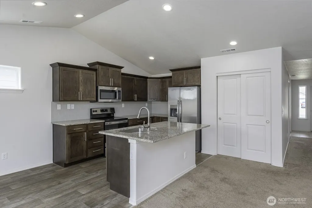1013 W Maple Drive Moses Lake WA 98837
